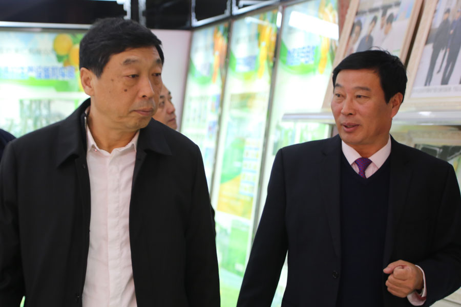 河北省副省長時(shí)清霜到亞歐參觀視察 河北省副省長時(shí)清霜到亞歐參觀視察